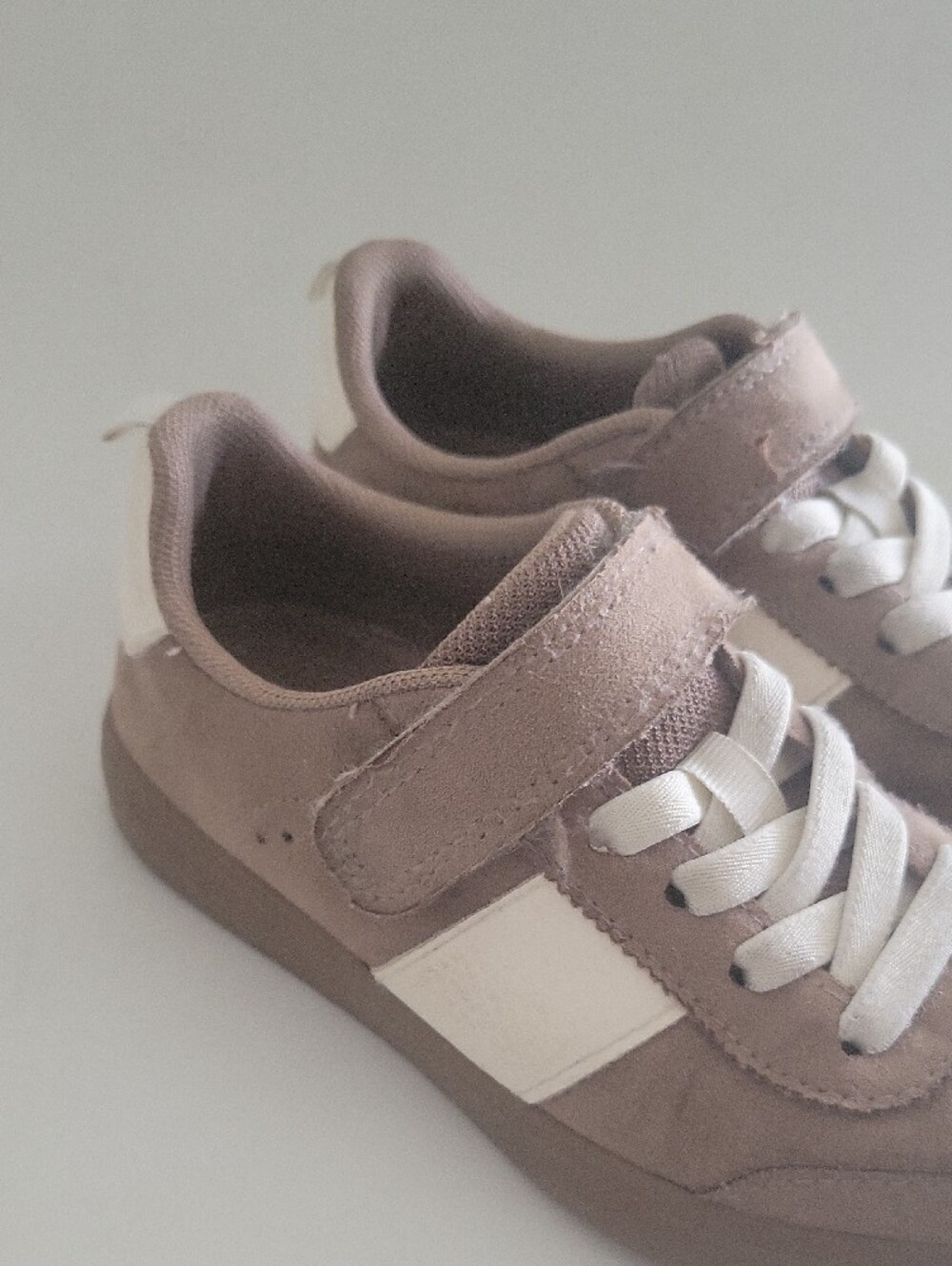 H&M Mauve Pink Suede Kids Sneakers with White Accents - Picture 2 of 8